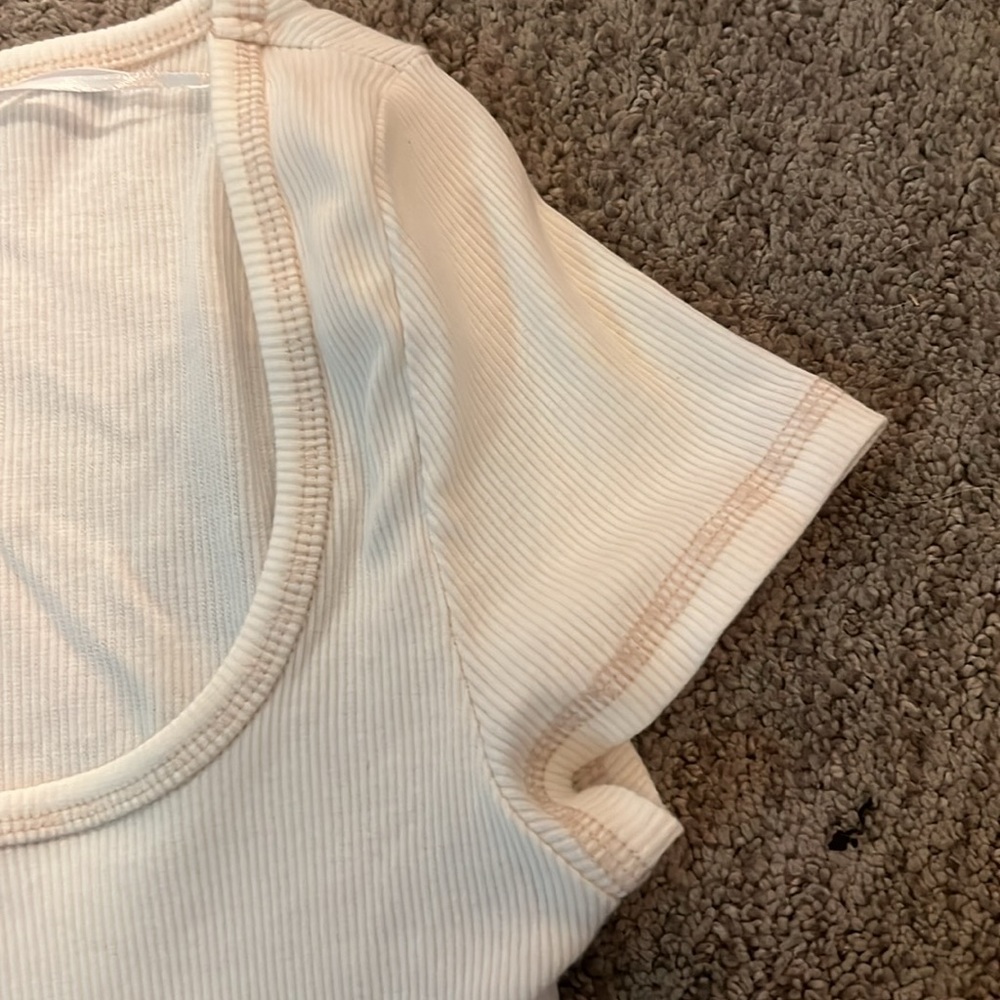 H&M Short Sleeve Cream Top - Picture 4 of 4